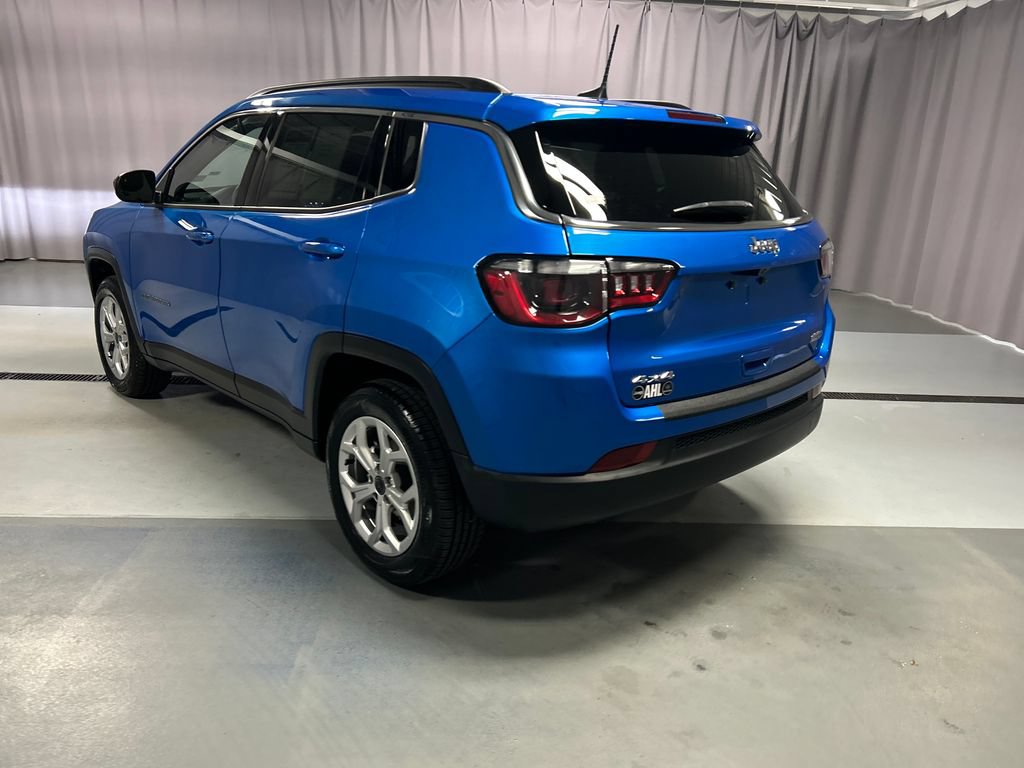 Used 2025 Jeep Compass Latitude AWD/4WD image 5