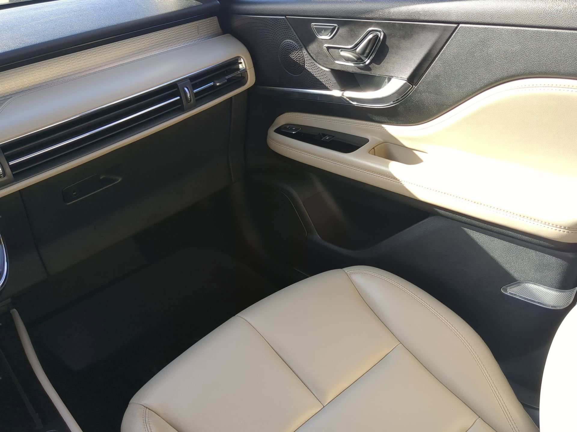 Used 2025 Lincoln Corsair FWD image 45