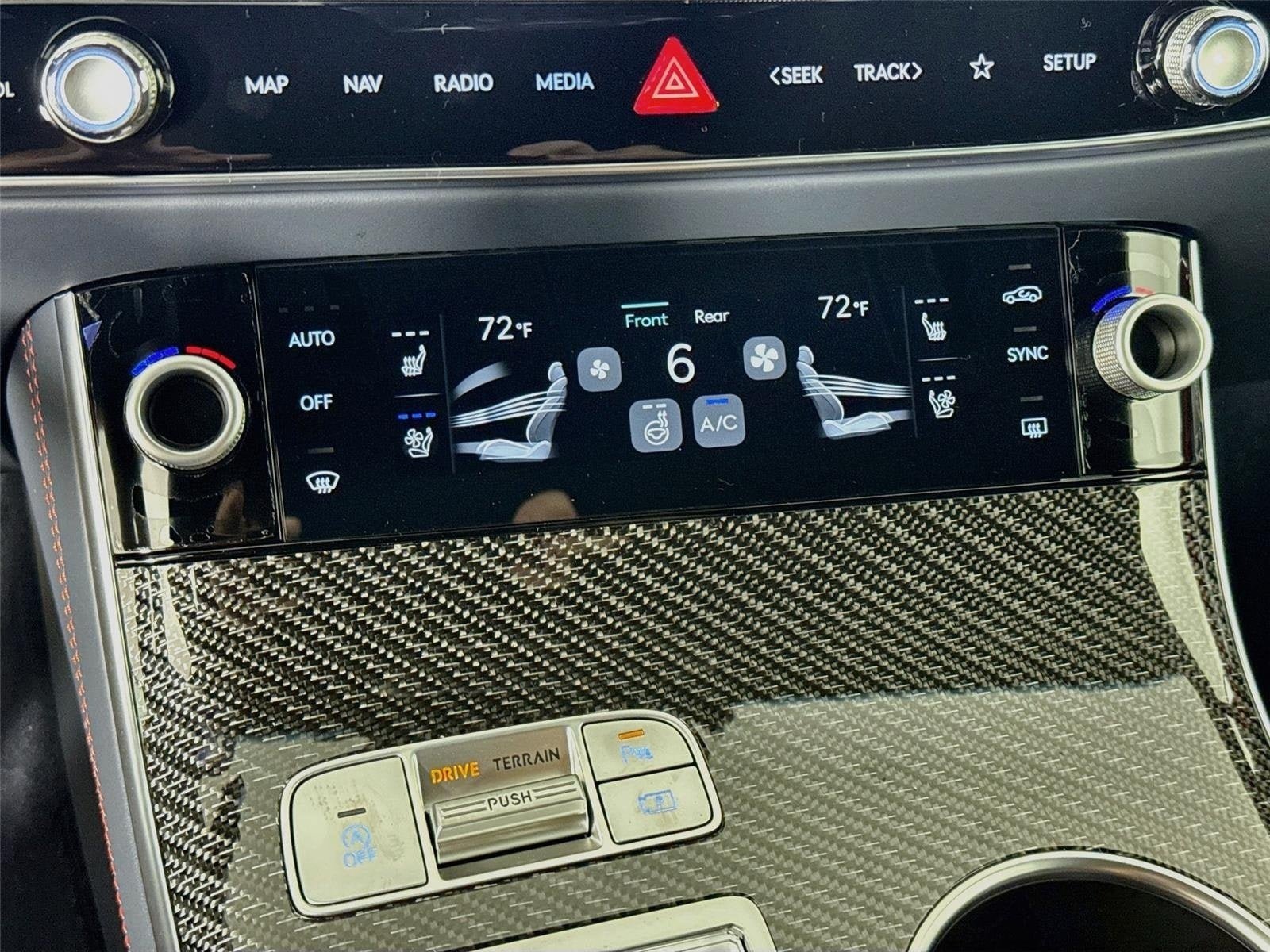 New 2027 Genesis GV70 3.5T Prestige AWD/4WD image 18