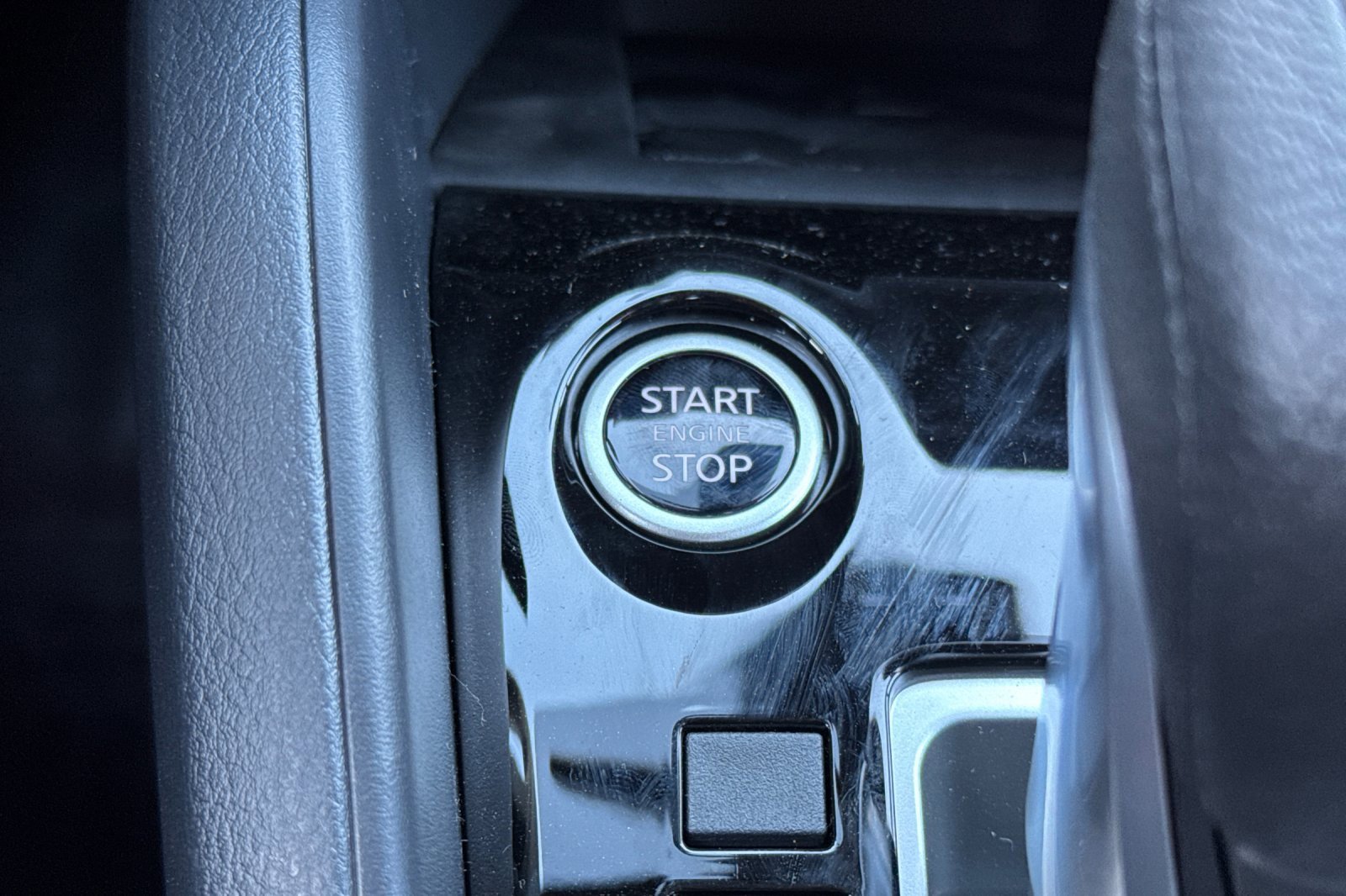 Used 2025 Nissan Versa SR w/ Trunk Package image 18