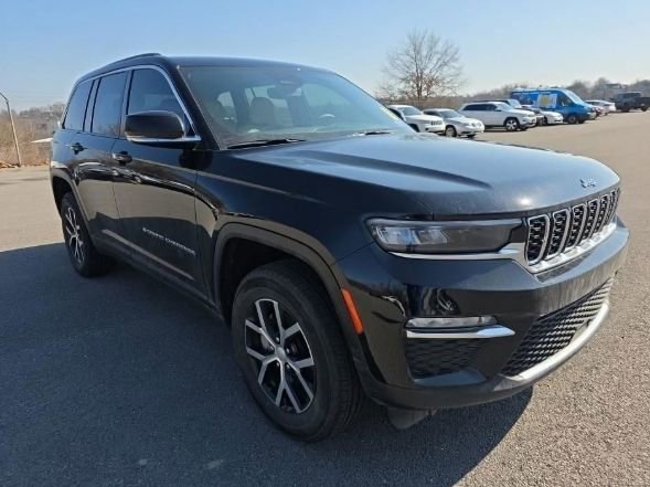 Used 2023 Jeep Grand Cherokee Limited image 26