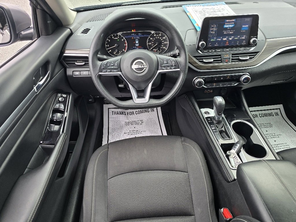 Used 2023 Nissan Altima 2.5 SV image 3