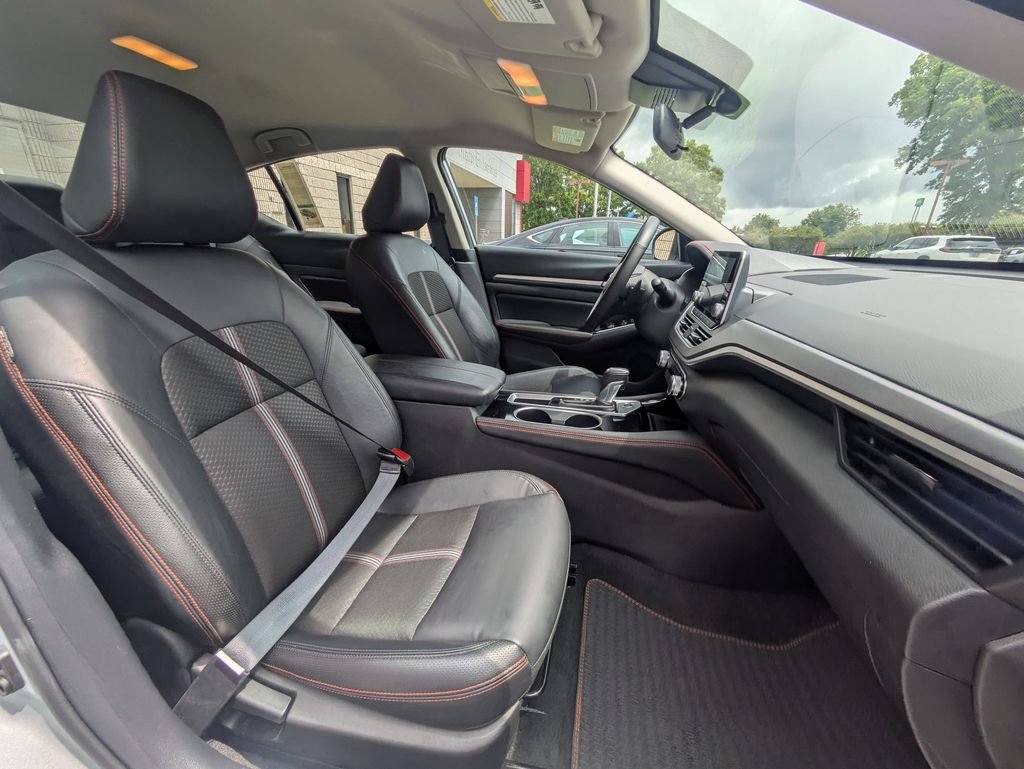 Used 2025 Nissan Altima 2.5 SR FWD image 29
