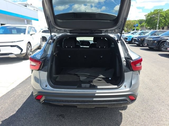 Used 2024 Chevrolet Trax RS FWD image 27