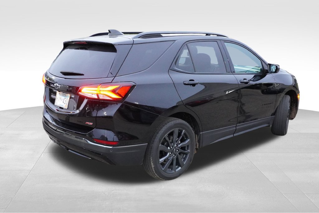 Used 2023 Chevrolet Equinox RS AWD/4WD image 3