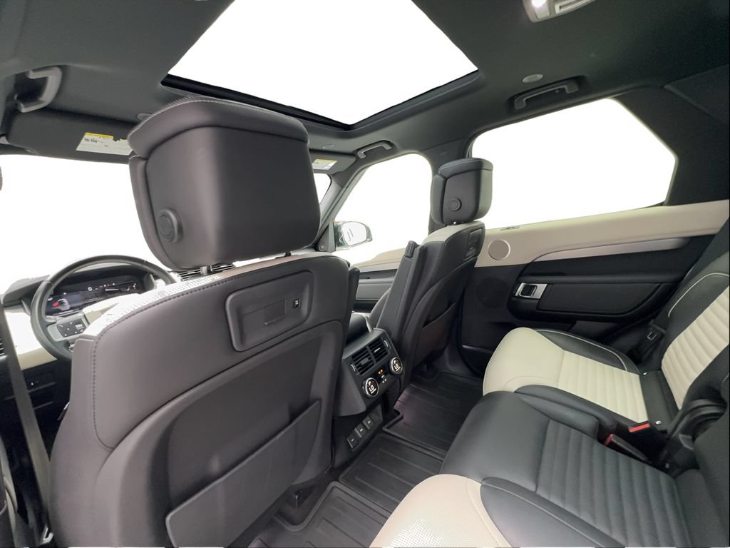 Used 2023 Land Rover Discovery HSE R-Dynamic AWD/4WD image 24
