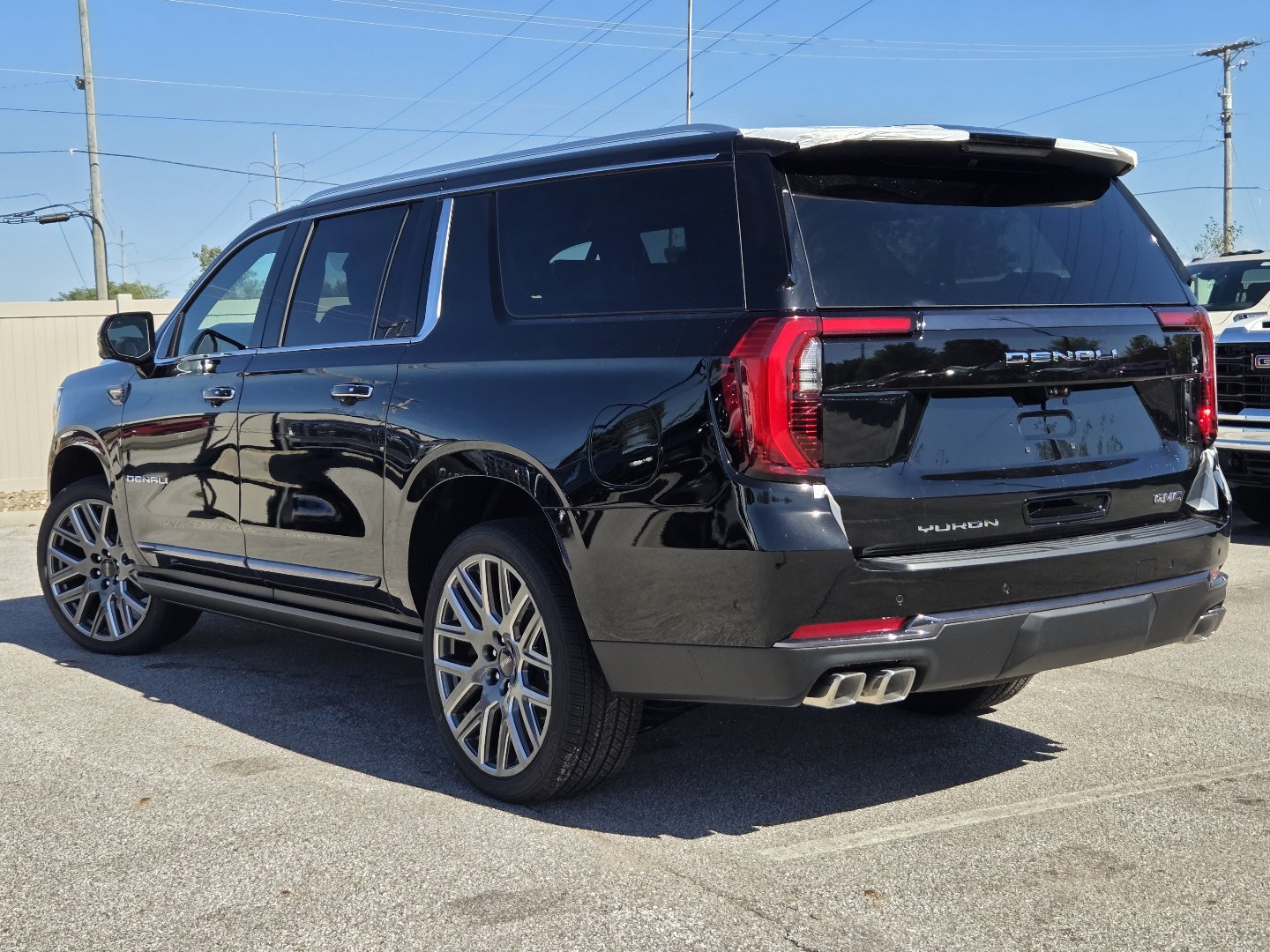 New 2026 GMC Yukon XL Denali Ultimate w/ LPO, Floor Liner Package AWD/4WD image 18