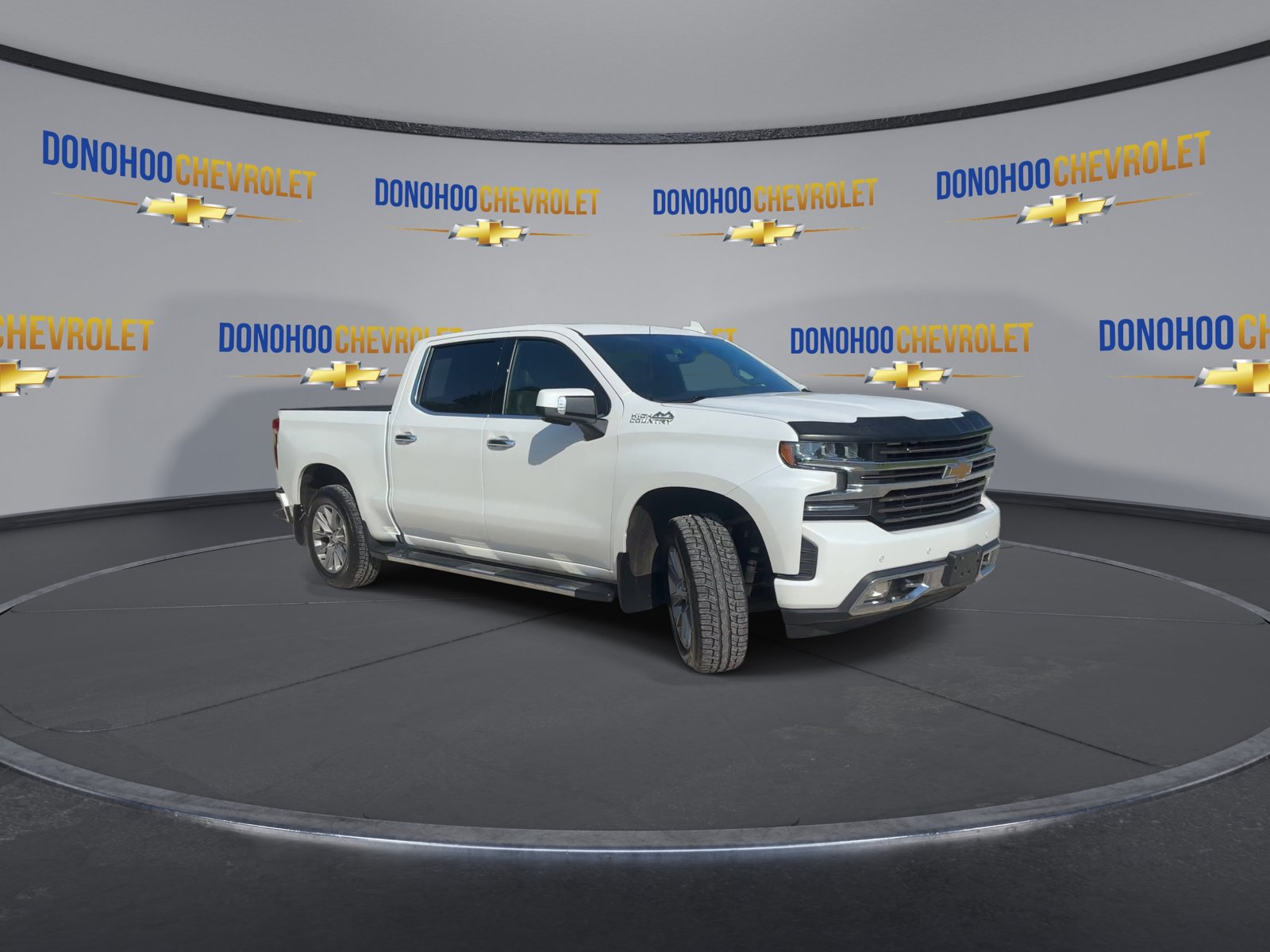 Used 2020 Chevrolet Silverado 1500 High Country w/ Technology Package AWD/4WD image 5