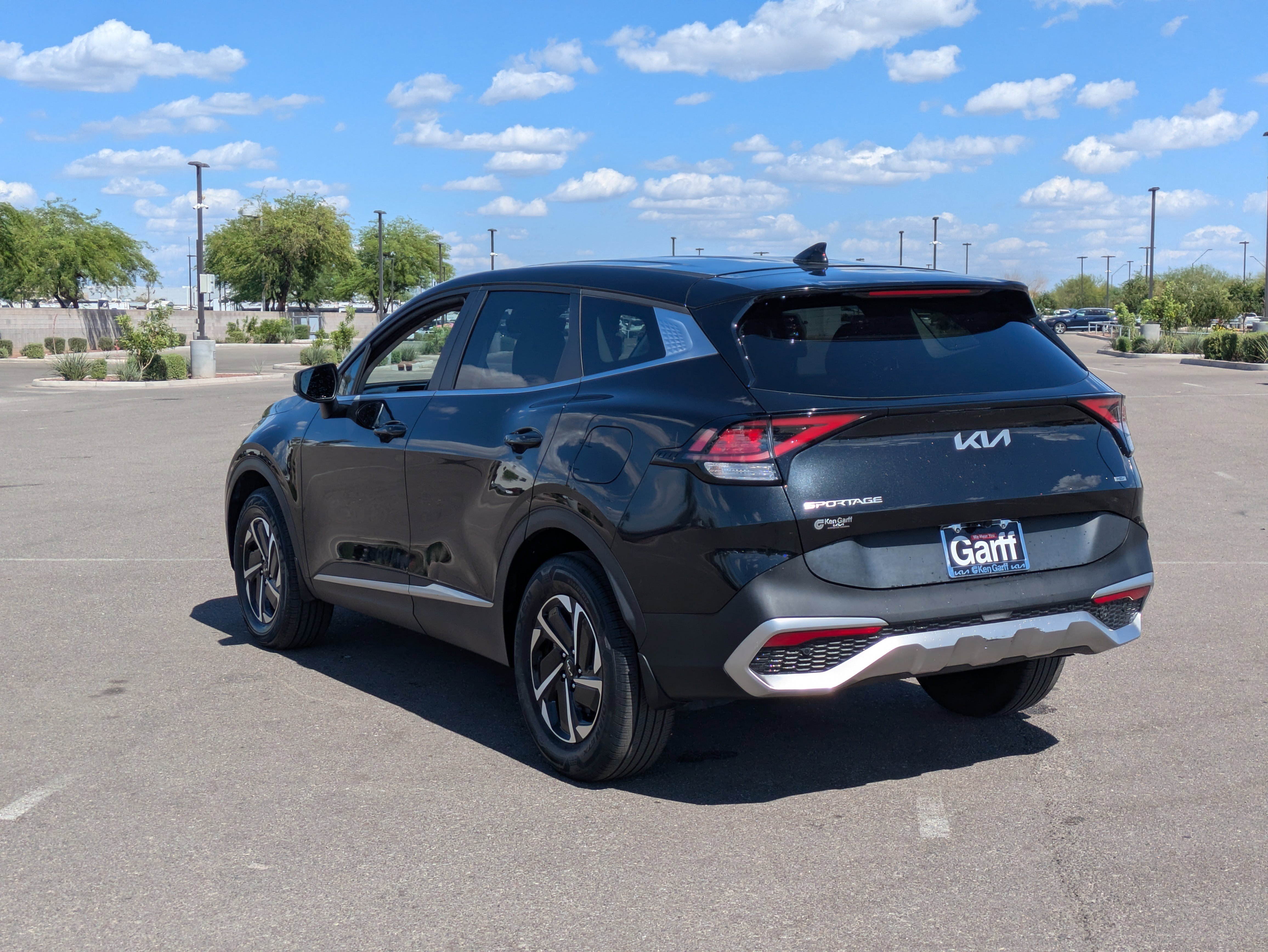 Used 2023 Kia Sportage LX image 3