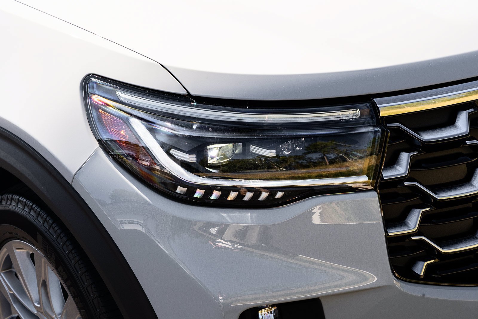 New 2027 Ford Explorer Platinum RWD image 6