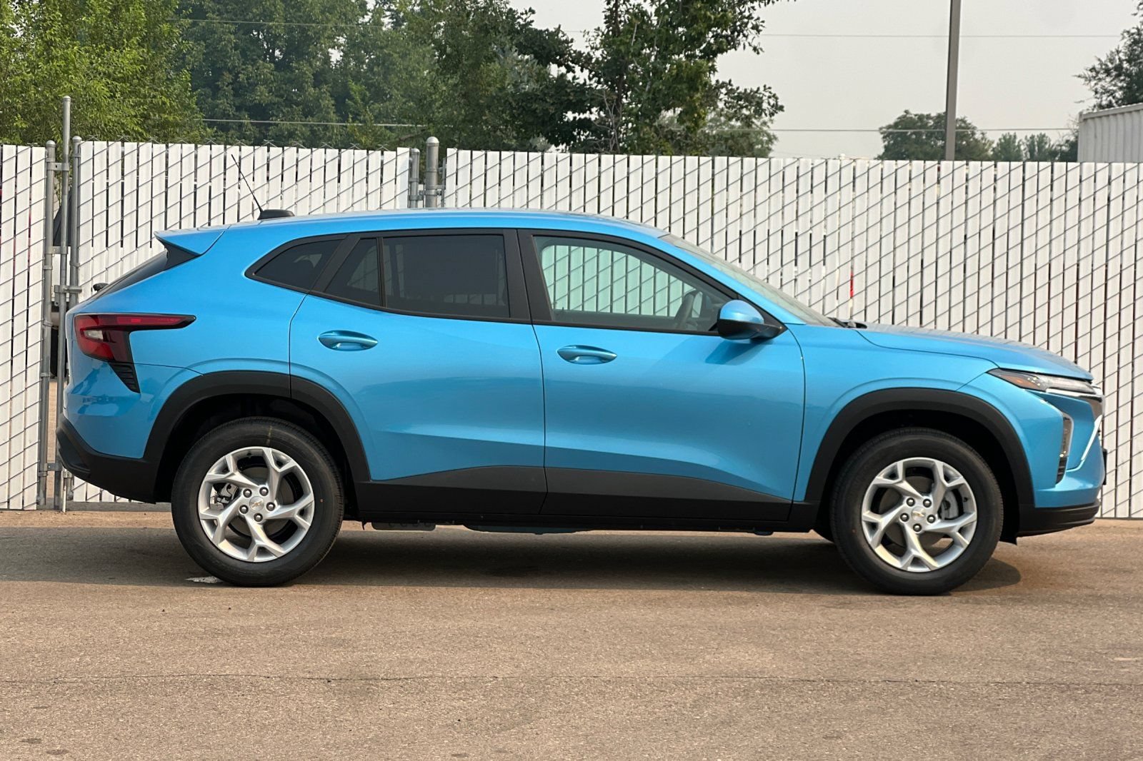 New 2026 Chevrolet Trax LS w/ LS Convenience Package FWD image 3