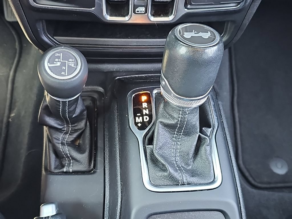 Used 2024 Jeep Wrangler Unlimited Sahara w/ Technology Group AWD/4WD image 8