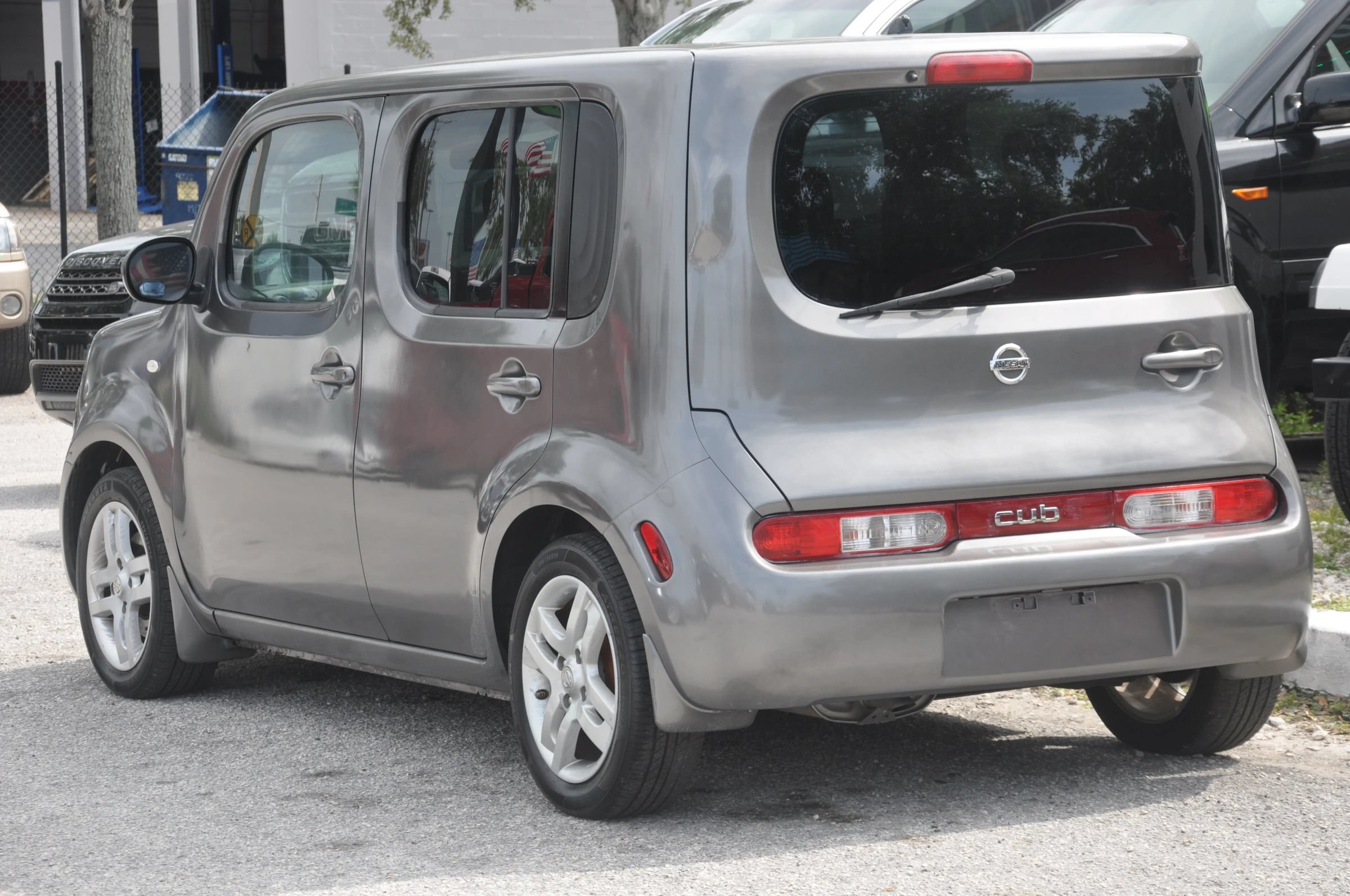 Used 2010 Nissan Cube 1.8 SL w/ Interior Designer Pkg FWD image 3