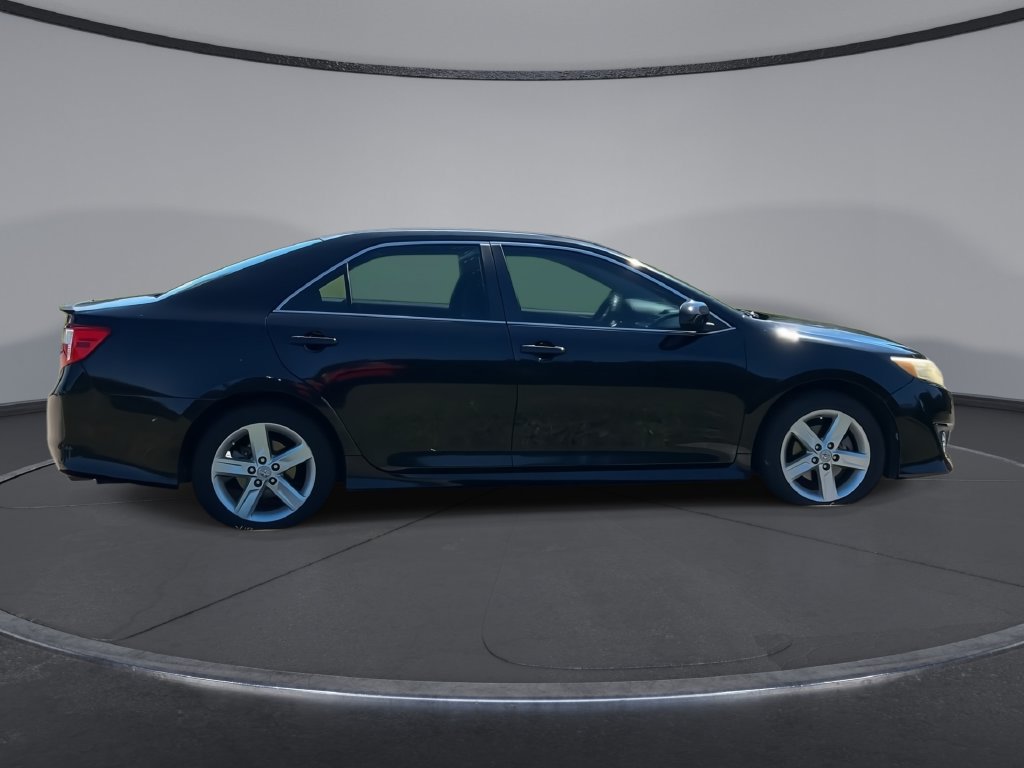 Used 2014 Toyota Camry SE FWD image 9