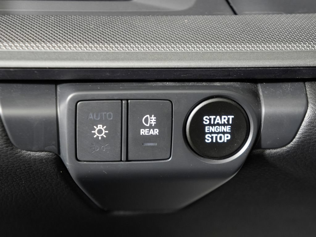 Certified 2025 Porsche 911 Carrera RWD image 31