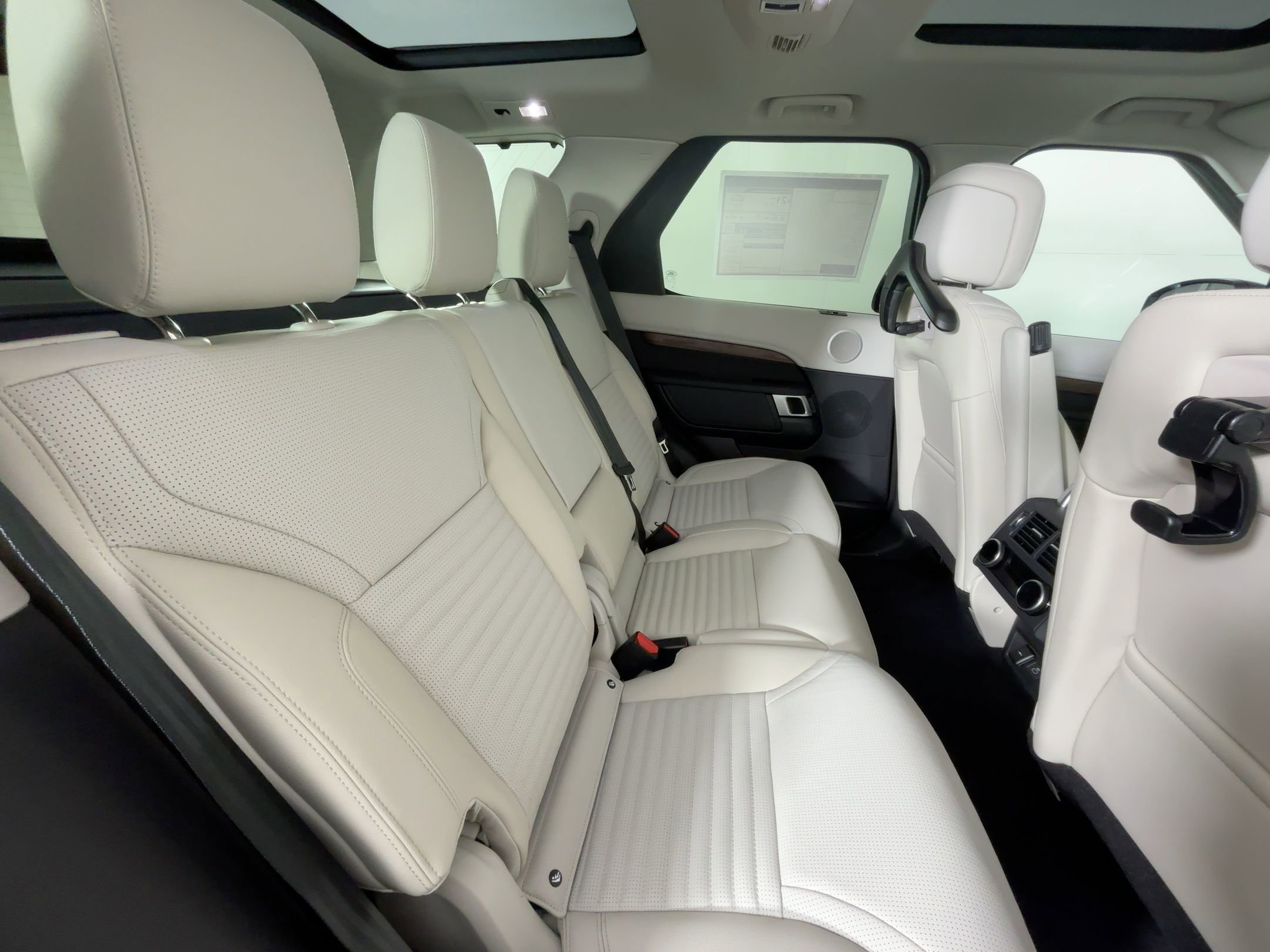 New 2026 Land Rover Discovery S AWD/4WD image 23