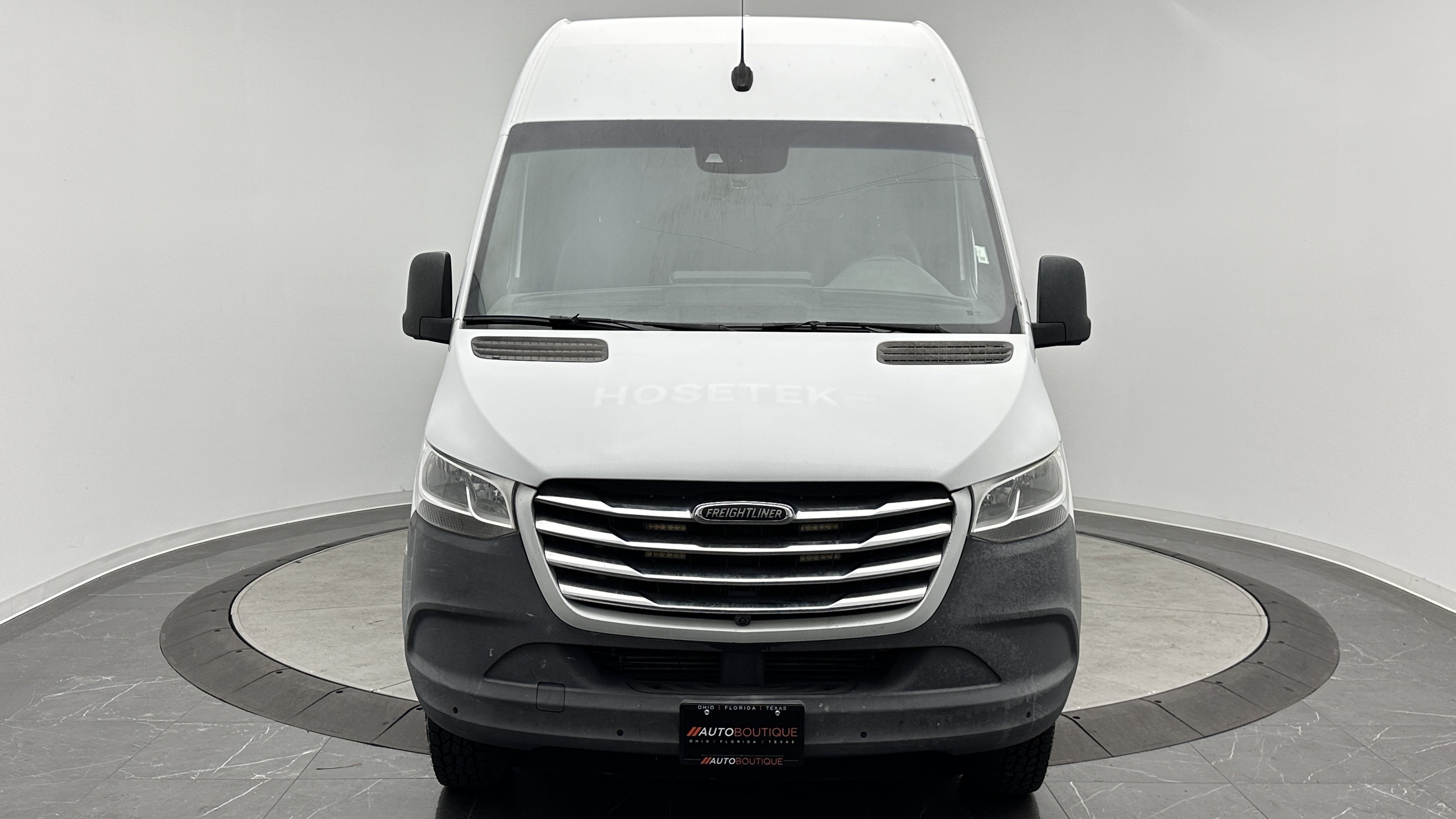 Used 2020 Freightliner Sprinter 3500 RWD image 2