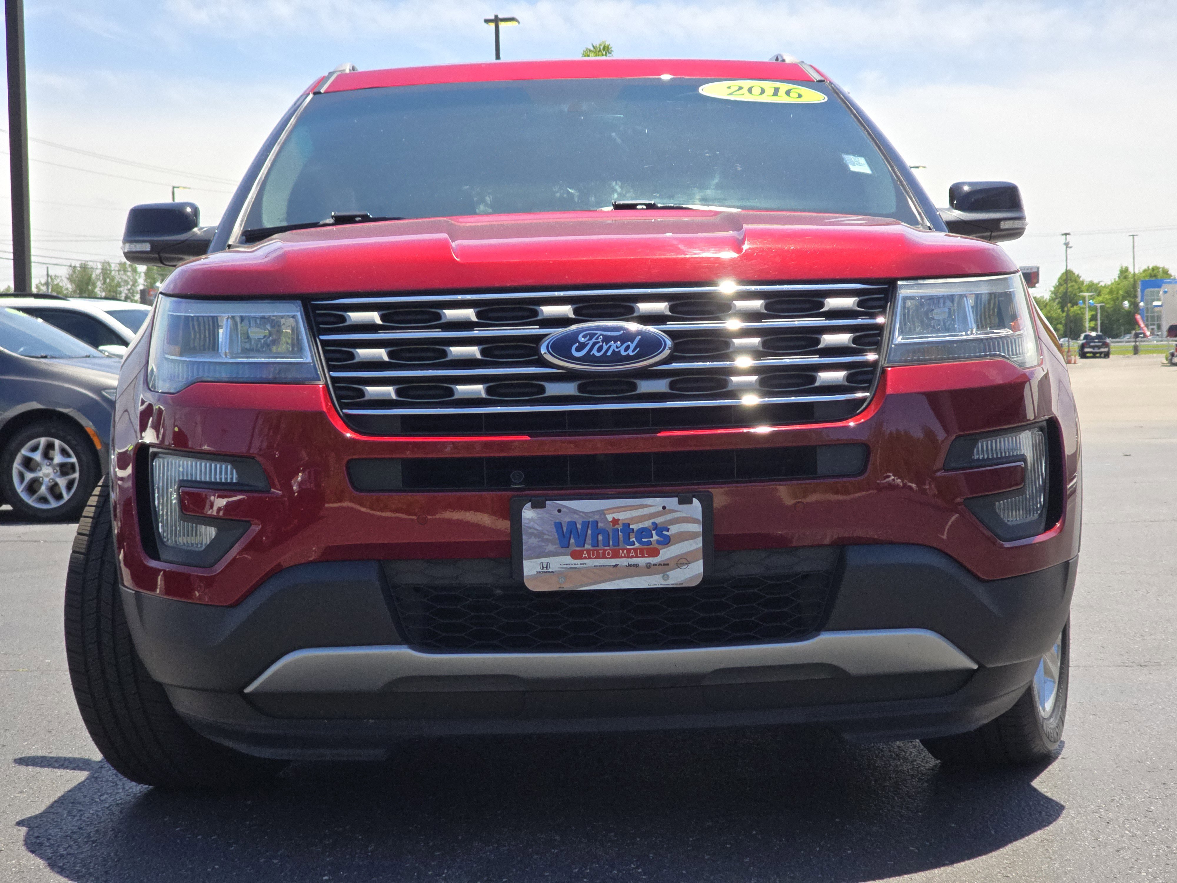 Used 2016 Ford Explorer XLT w/ Equipment Group 202A FWD image 11