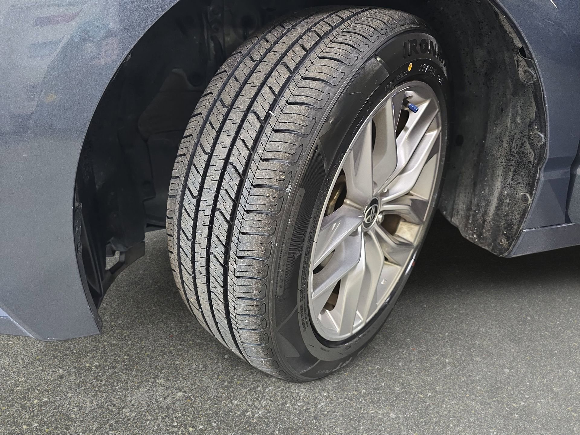 Used 2021 Toyota Avalon XLE FWD image 29