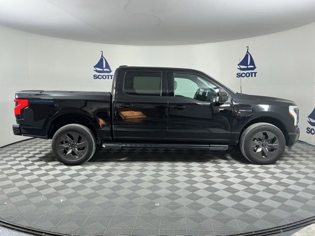Used 2022 Ford F150 Lightning Lariat image 6