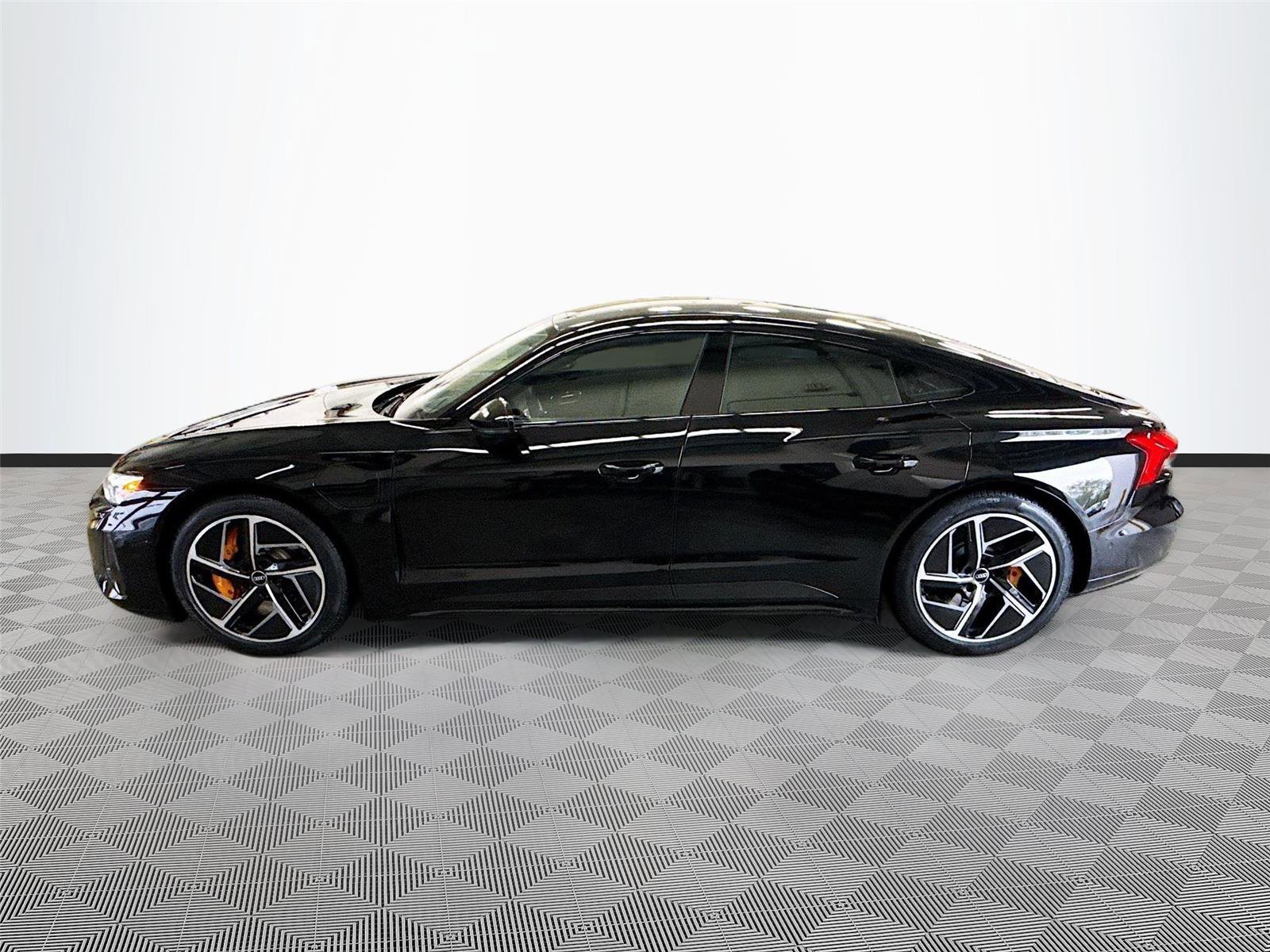 Used 2023 Audi RS e-tron GT w/ Carbon Performance Package AWD/4WD image 4