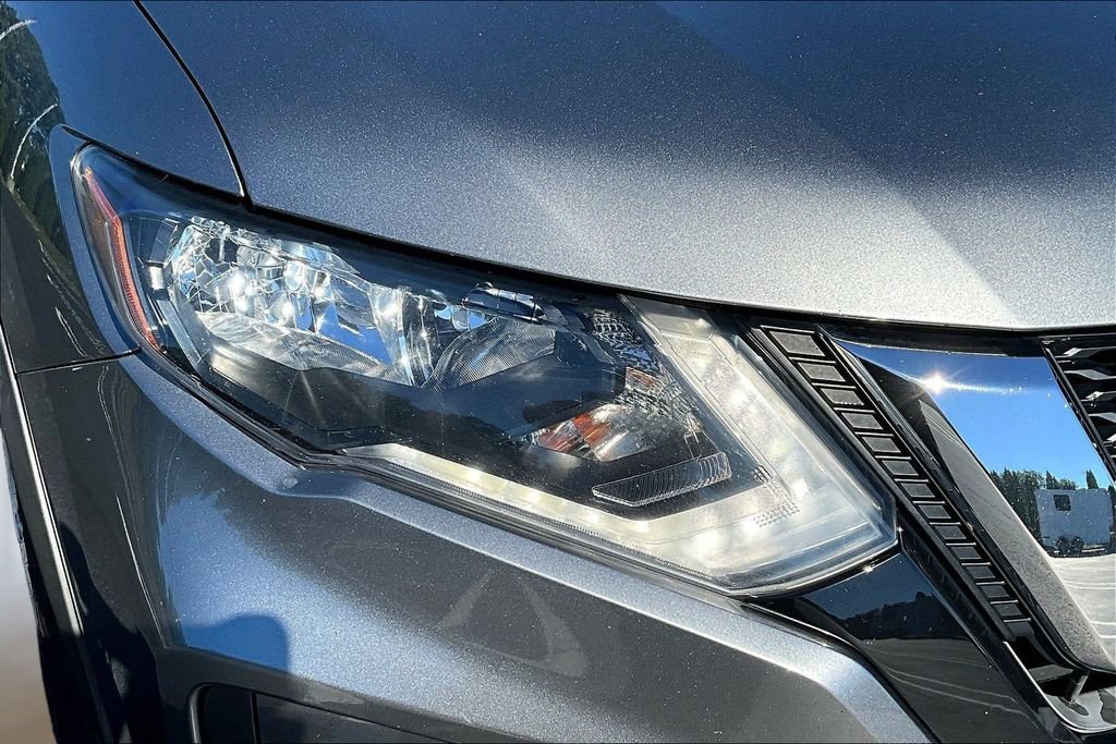 Used 2018 Nissan Rogue S AWD/4WD image 29