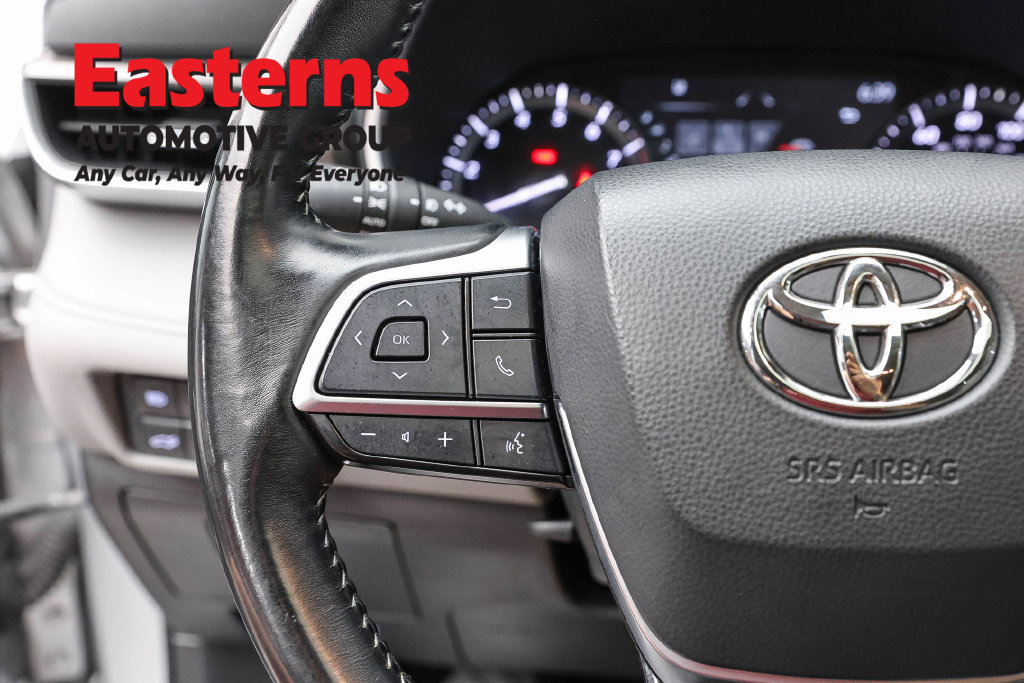 Used 2021 Toyota Highlander XLE FWD image 17