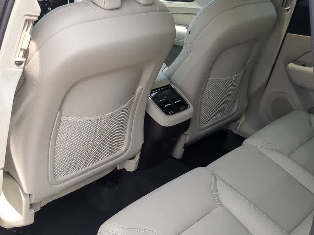 New 2026 Volvo XC60 B5 Ultra w/ Protection Package Premier AWD/4WD image 17