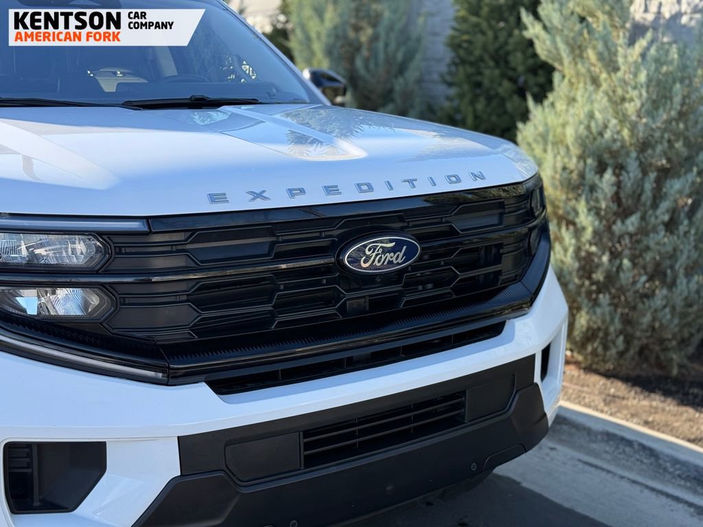 Used 2025 Ford Expedition Active image 14