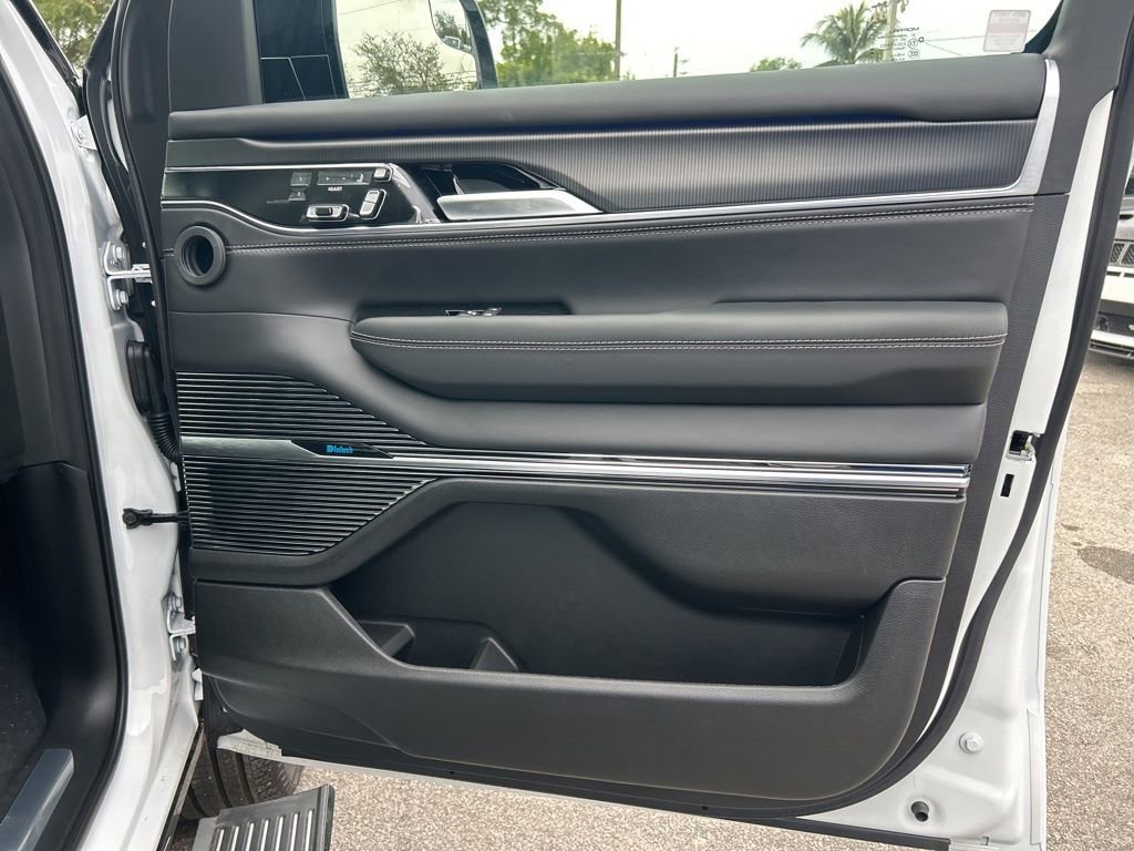 New 2026 Jeep Grand Wagoneer Summit image 28