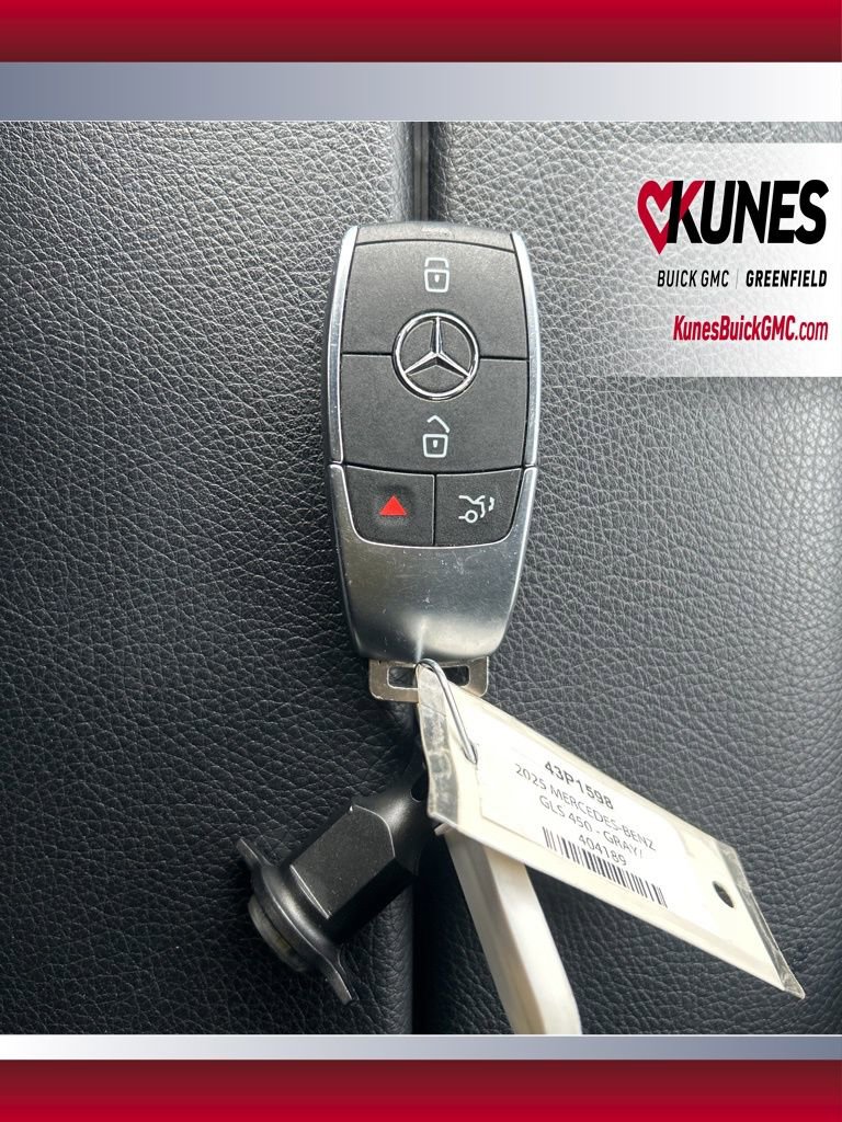 Used 2025 Mercedes-Benz GLS 450 4MATIC image 40