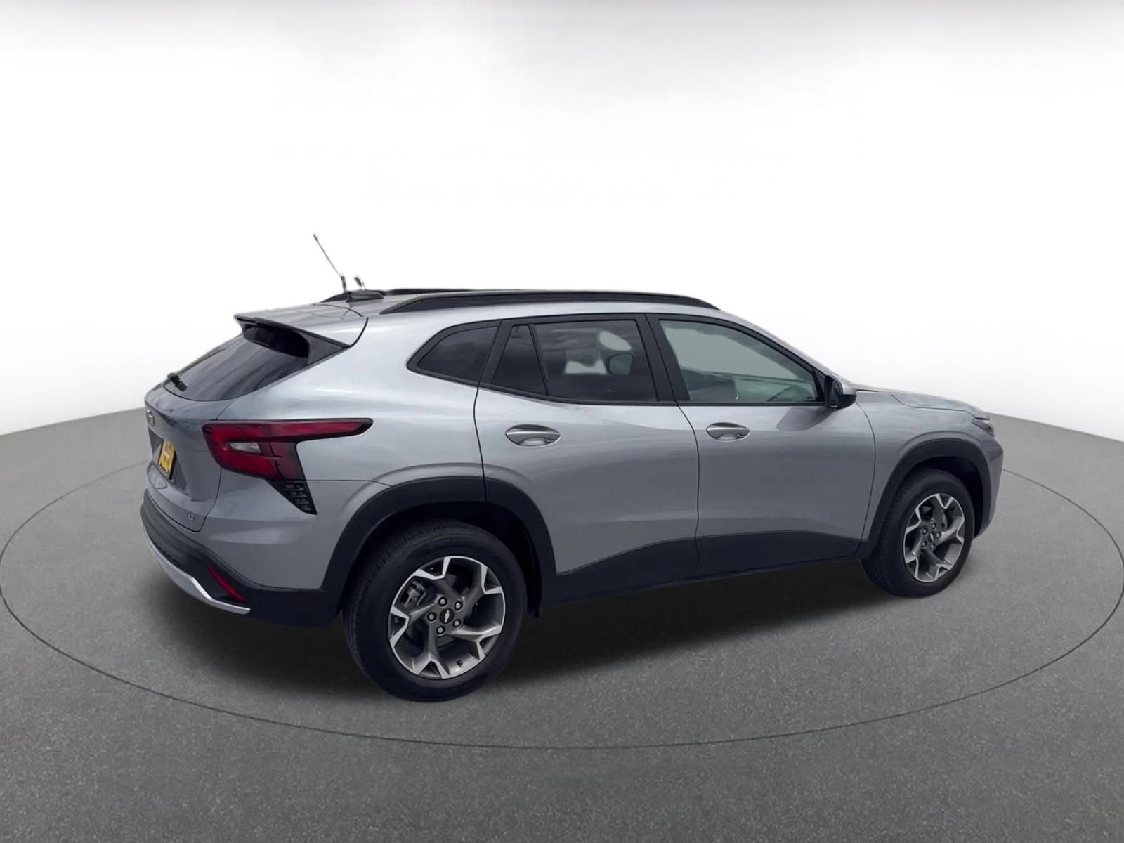 Used 2025 Chevrolet Trax LT FWD image 15