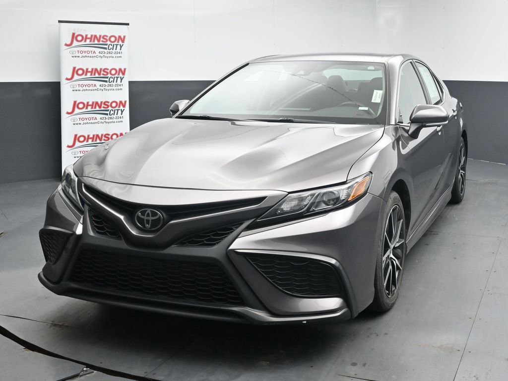 Used 2023 Toyota Camry SE FWD image 4