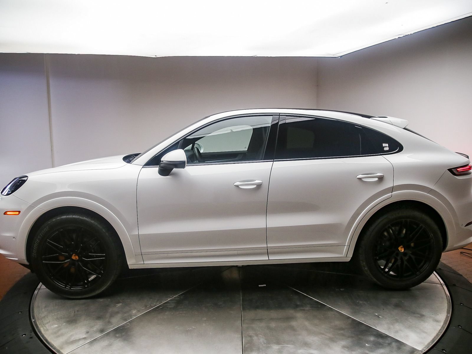 Certified 2026 Porsche Cayenne Coupe AWD/4WD image 2