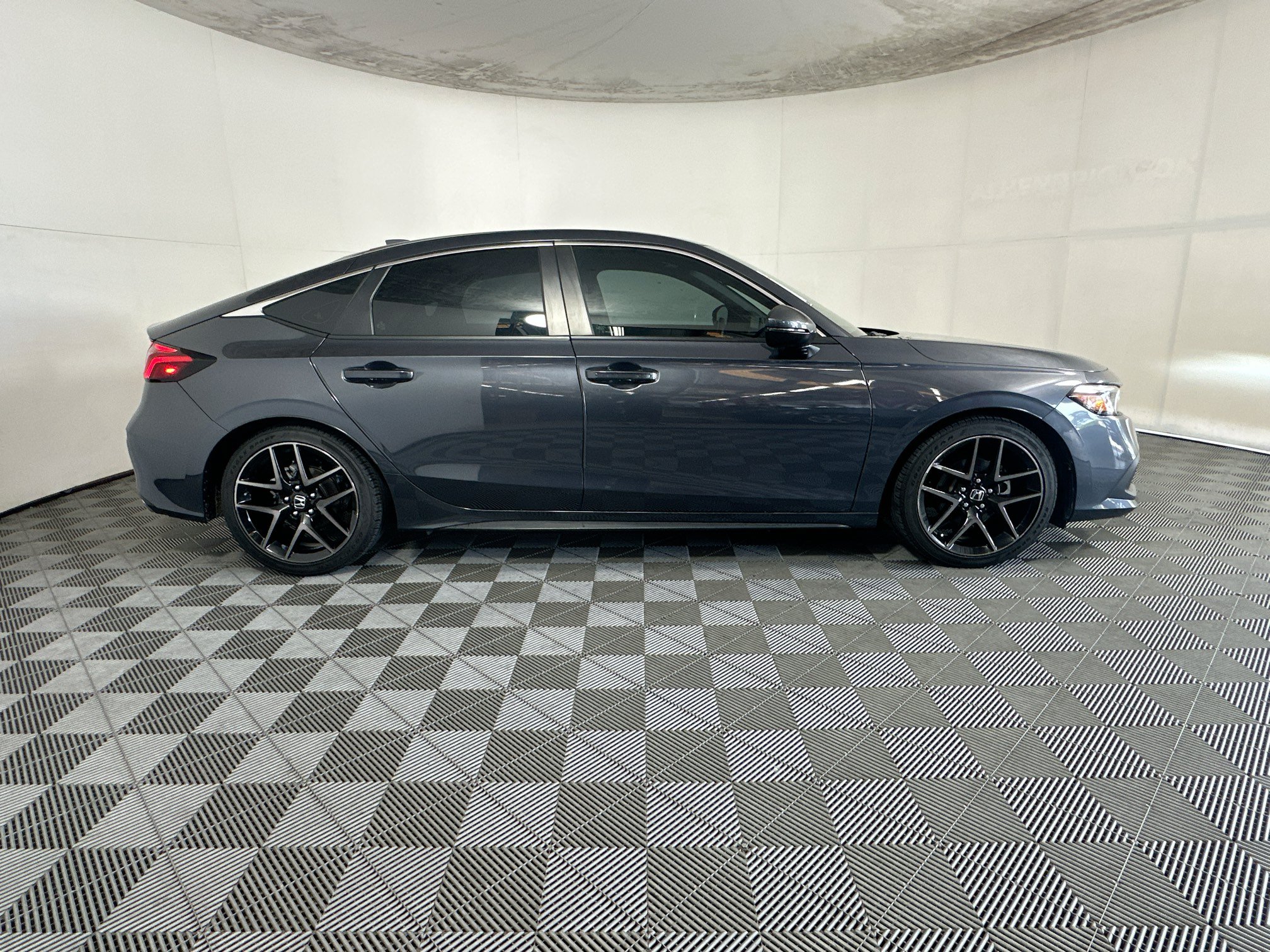 Used 2024 Honda Civic Sport Touring image 2