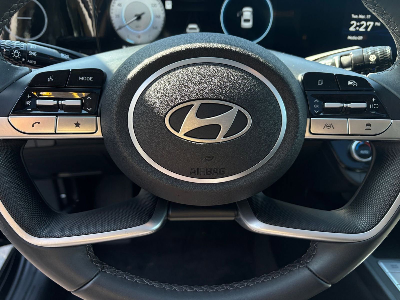 Used 2025 Hyundai Elantra SEL image 34