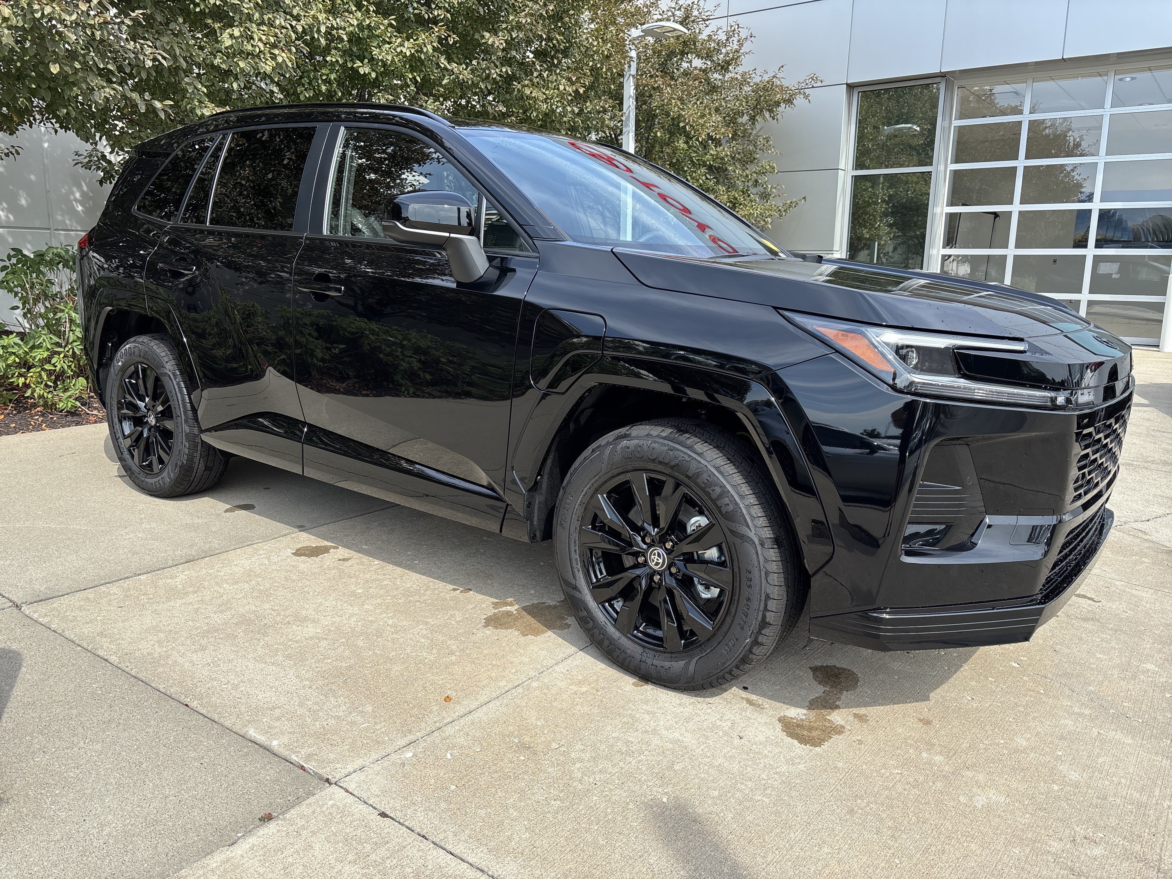 Used 2026 Toyota RAV4 SE AWD/4WD image 2