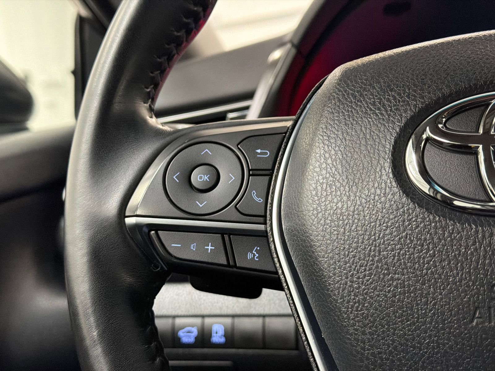 Used 2020 Toyota Camry XSE image 19