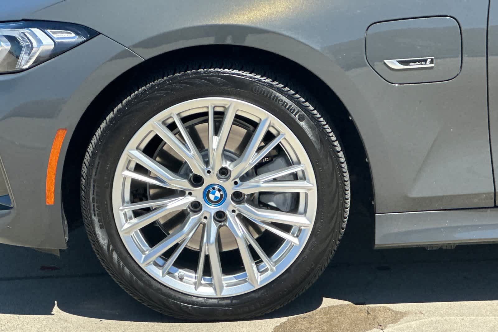 Used 2023 BMW 330e xDrive w/ Premium Package AWD/4WD image 25
