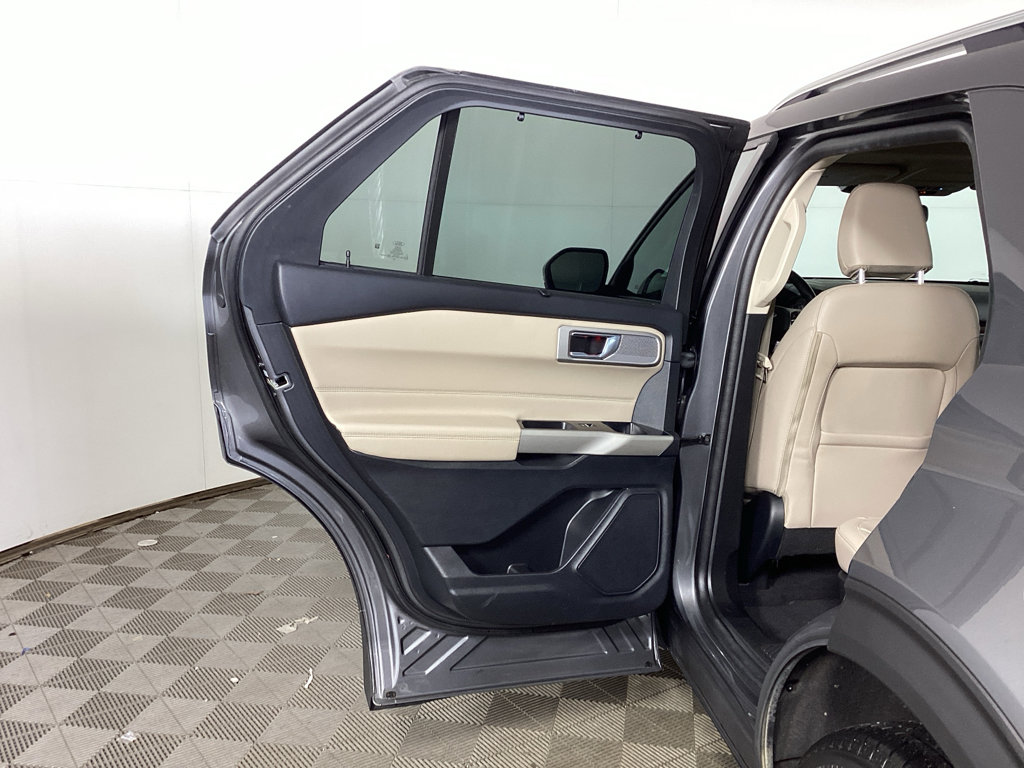 Used 2023 Ford Explorer Limited w/ Equipment Group 301A AWD/4WD image 14