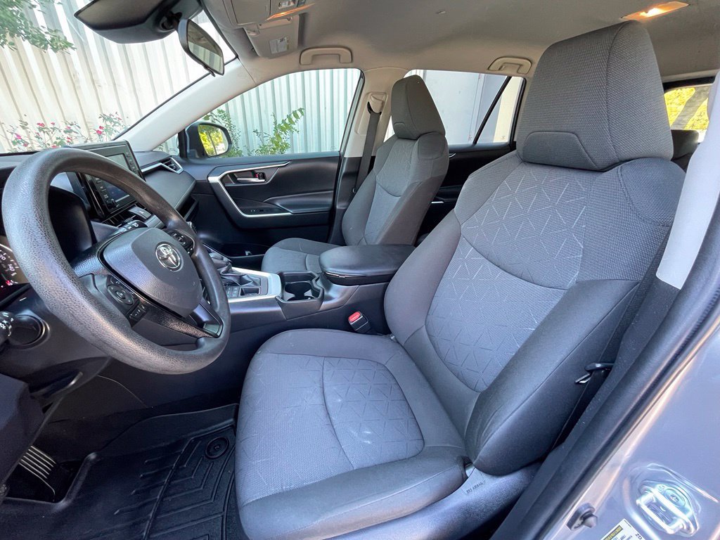 Used 2021 Toyota RAV4 XLE AWD/4WD image 24