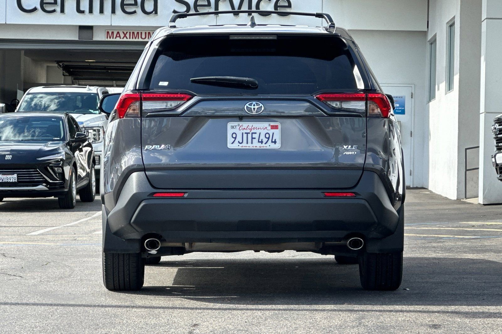 Used 2023 Toyota RAV4 XLE Premium image 5