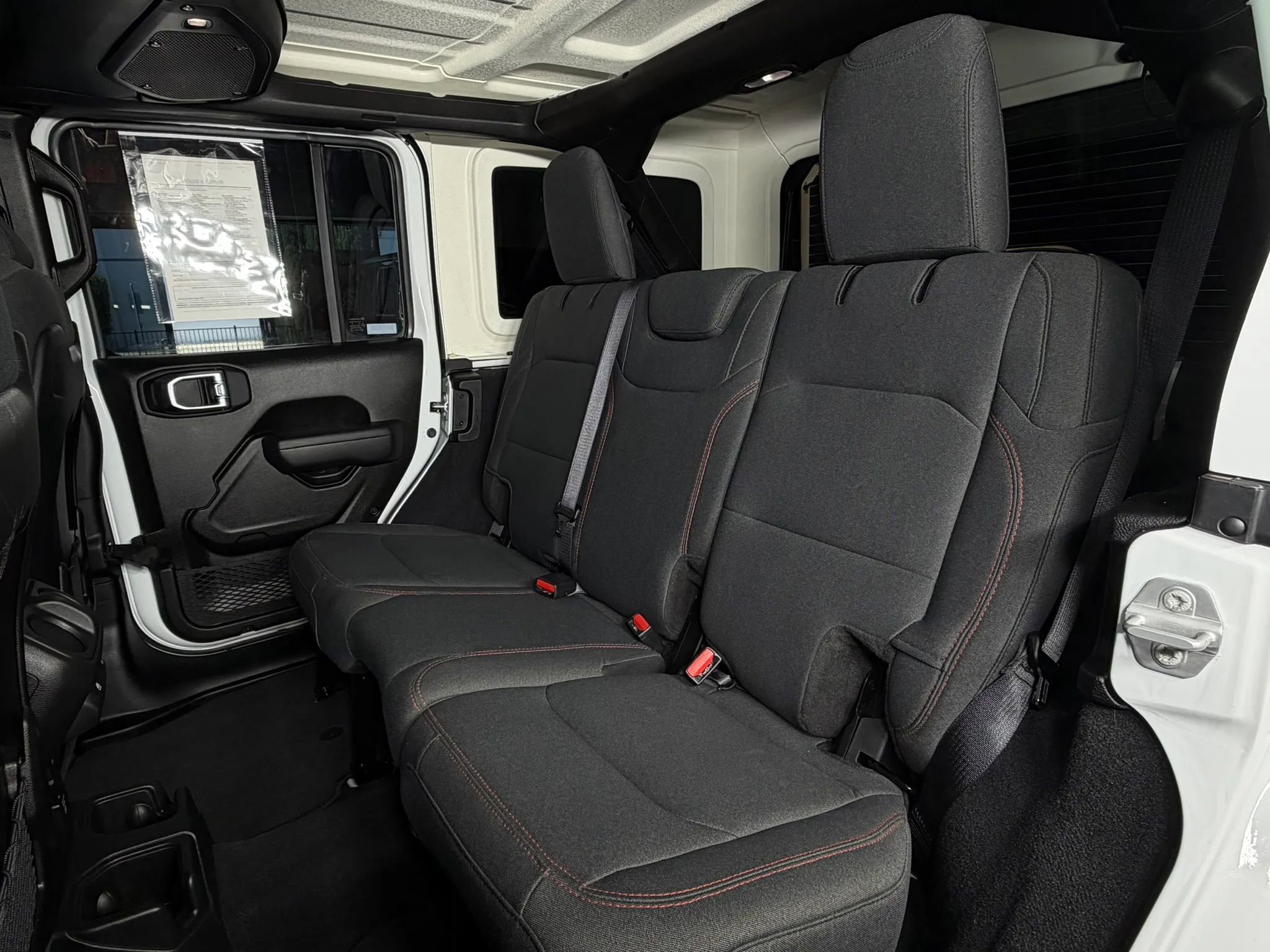 Used 2025 Jeep Wrangler Unlimited Rubicon image 17