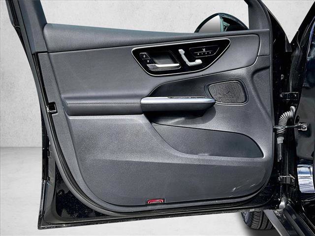 Used 2025 Mercedes-Benz GLC 300 4MATIC image 18