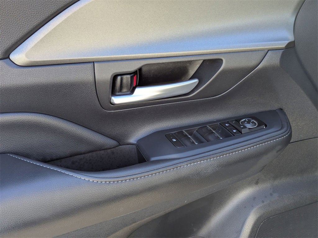 Used 2025 Toyota Grand Highlander AWD image 16