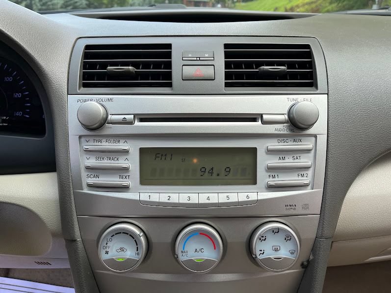 Used 2011 Toyota Camry LE FWD image 17
