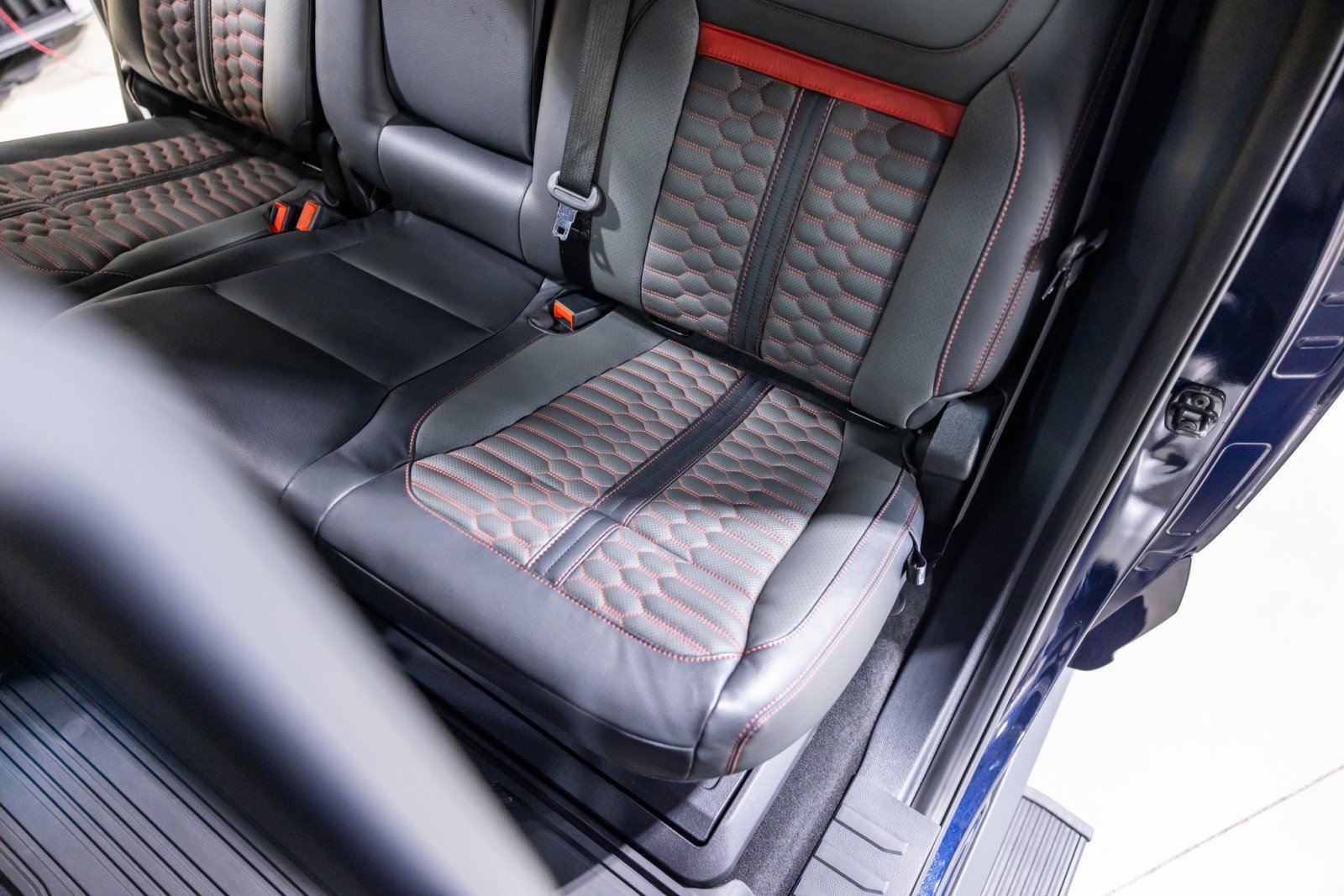 Used 2025 Ford F150 Lariat w/ Equipment Group 501A Mid image 36