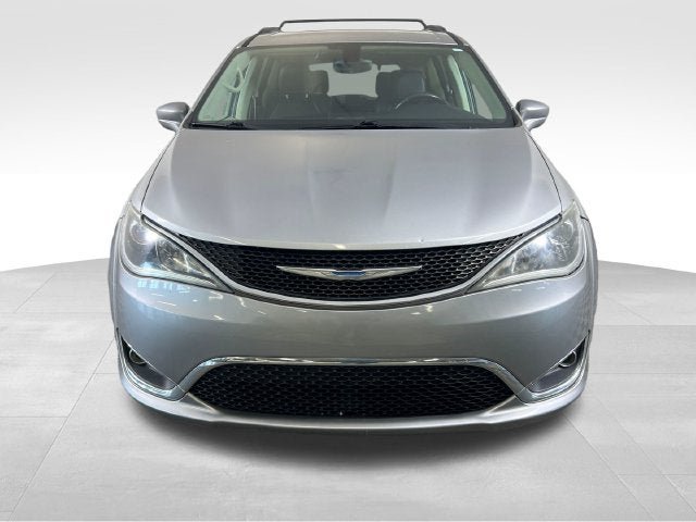 Used 2017 Chrysler Pacifica Touring-L FWD image 9