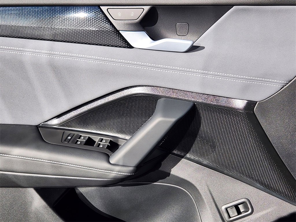 New 2026 Volkswagen Tiguan SE image 3