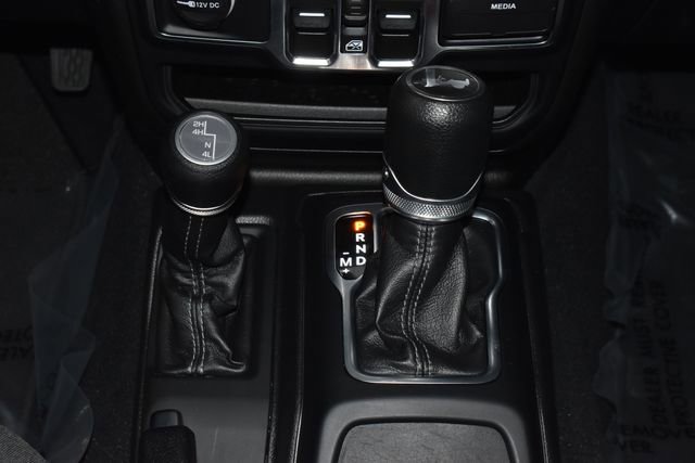 Used 2024 Jeep Wrangler Sahara image 17